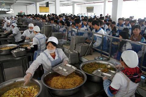 學(xué)校食堂承包這個(gè)近乎被壟斷的賺錢生意，如今卻“開不下去”？